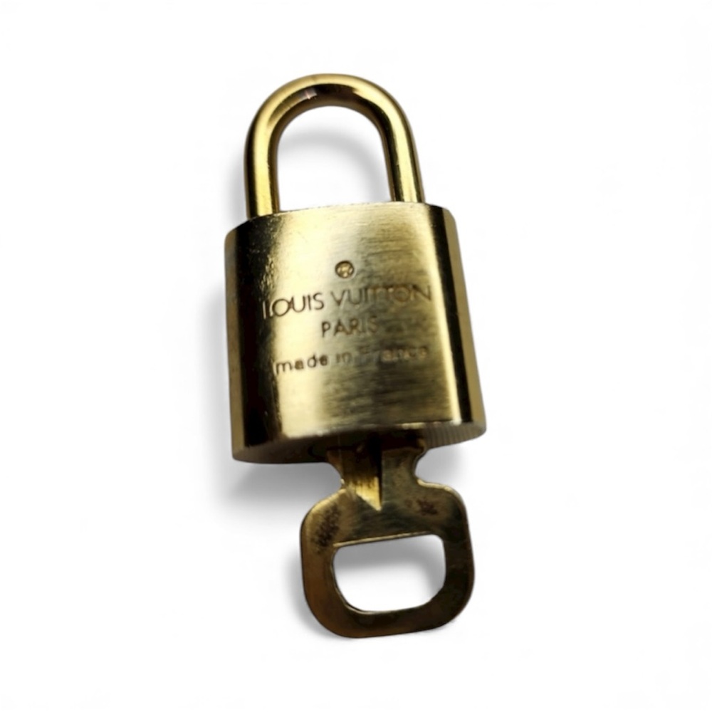 Beautiful LV Lock & Key #319 - Picture 2 of 6